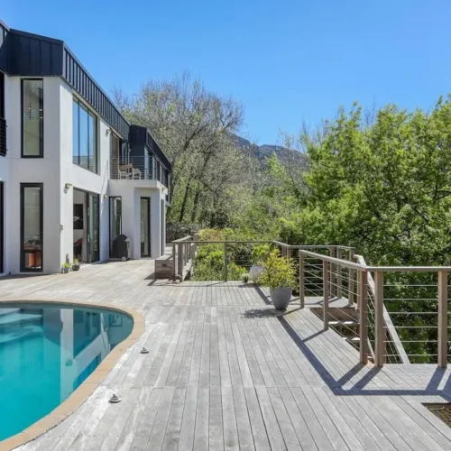144 Constantia
