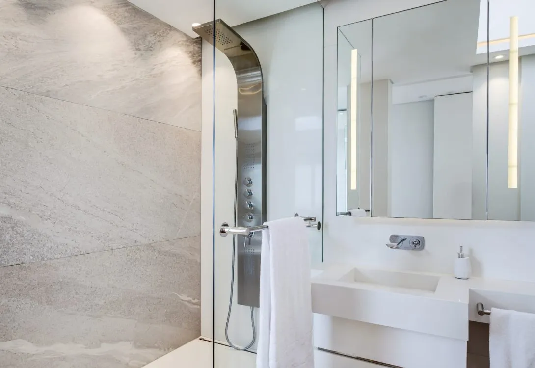 240-Ocean-View-Drive-Bantry-Bay-Villa-12-1090×750