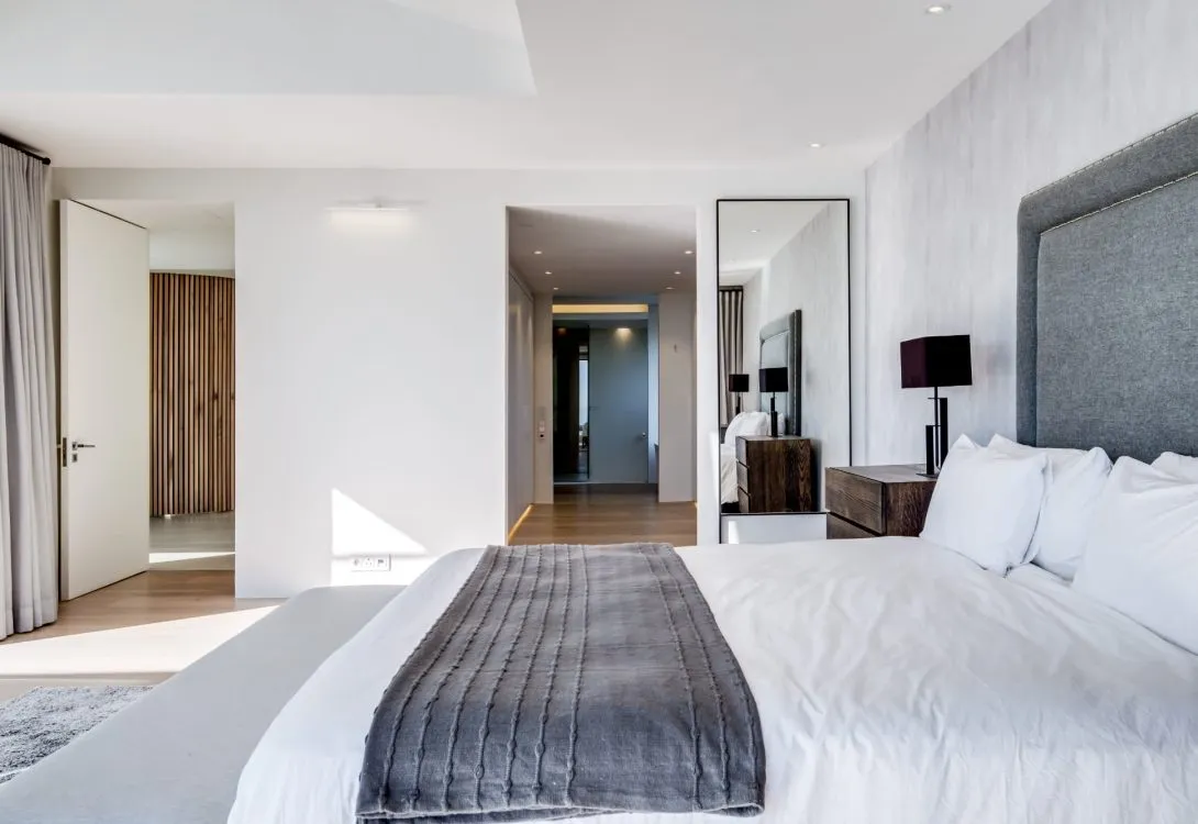 240-Ocean-View-Drive-Bantry-Bay-Villa-14-1090×750