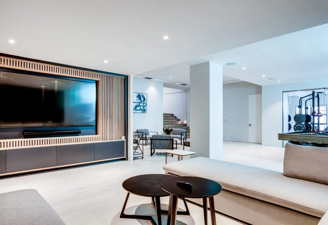 240-Ocean-View-Drive-Bantry-Bay-Villa-15-1090×750