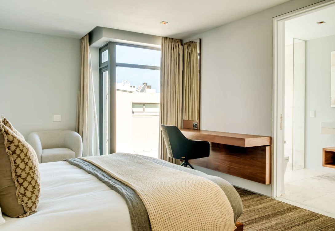 Blue-Ocean-Penthouse-Camps-Bay-Blue-Views-22-1090×750