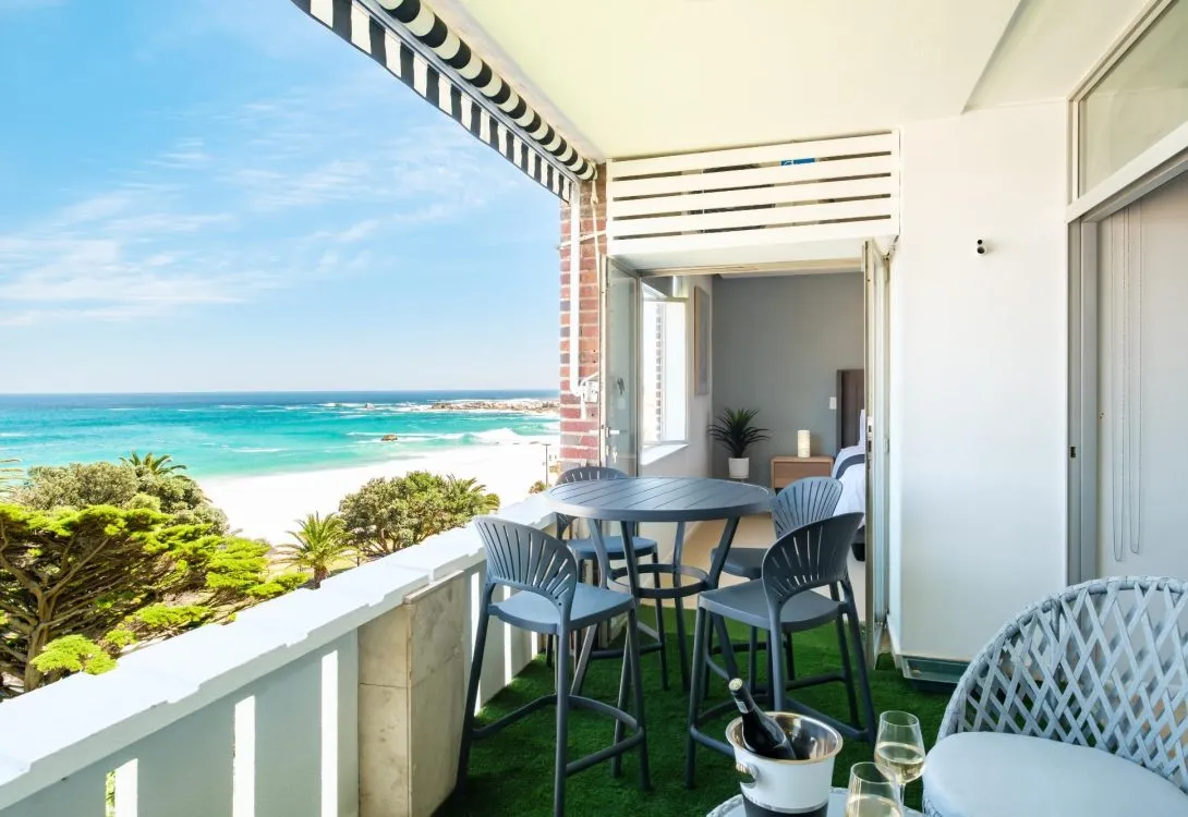 Camps-Bay-Seaside-Beach-View-Apartment-Palm-Bay-25-1090×750 (1)