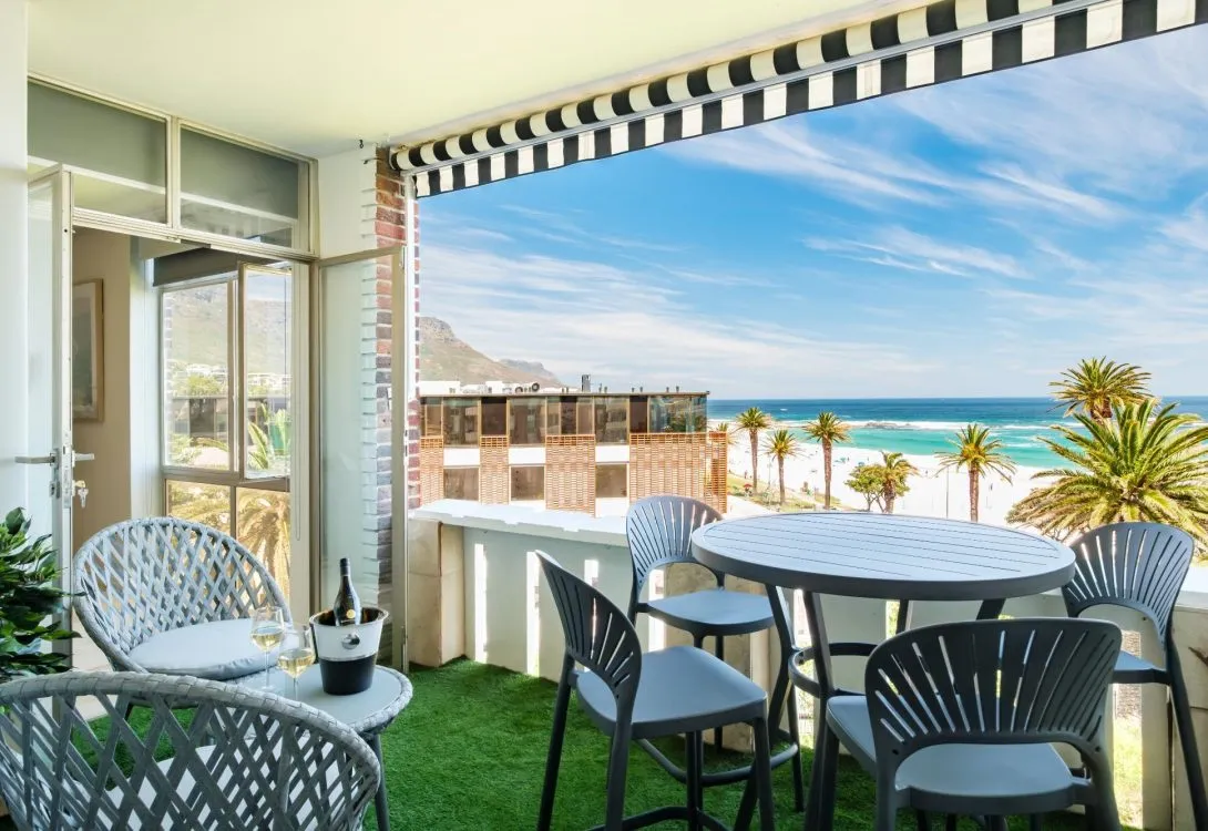 Camps-Bay-Seaside-Beach-View-Apartment-Palm-Bay-9-1090×750