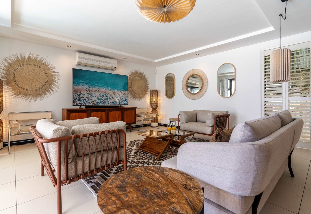 Cape-House-Camps-Bay-Sleeps-10-Pool-Views-BBQ-17-1090×750