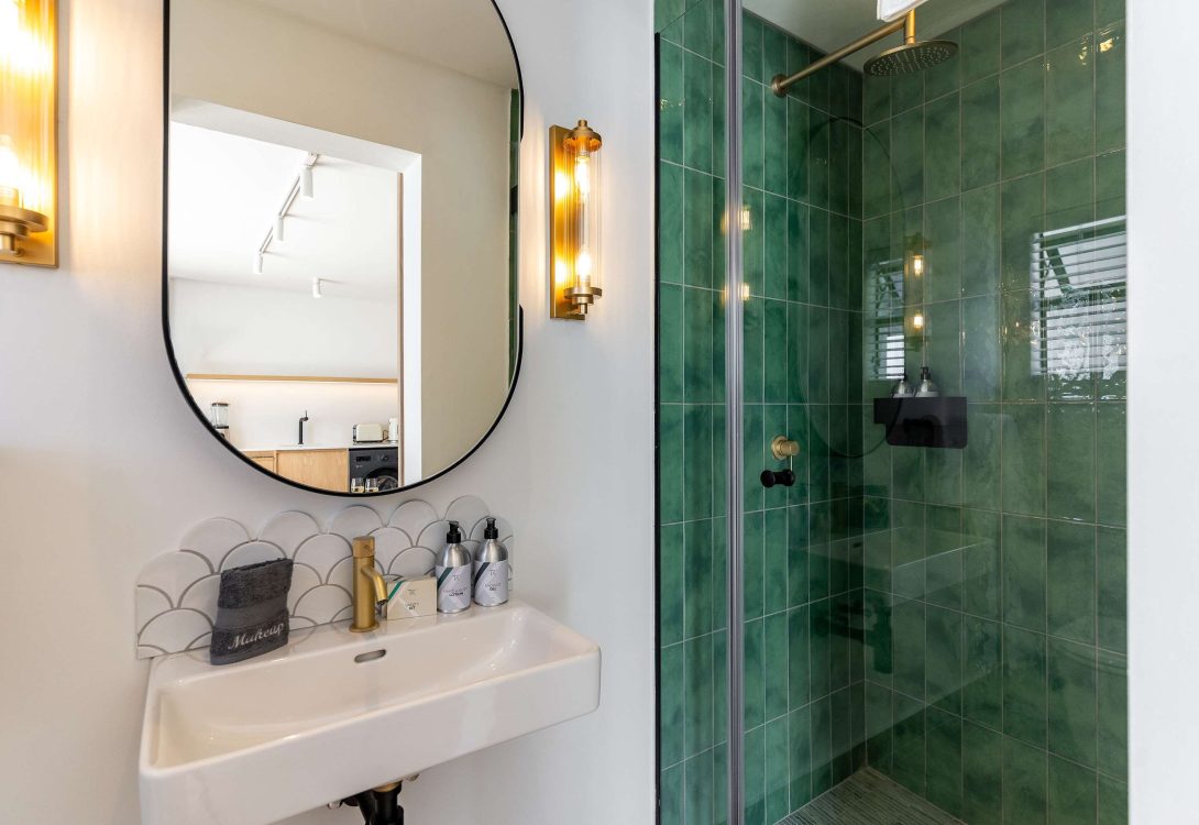 Cape-House-Camps-Bay-Sleeps-10-Pool-Views-BBQ-2-1090×750