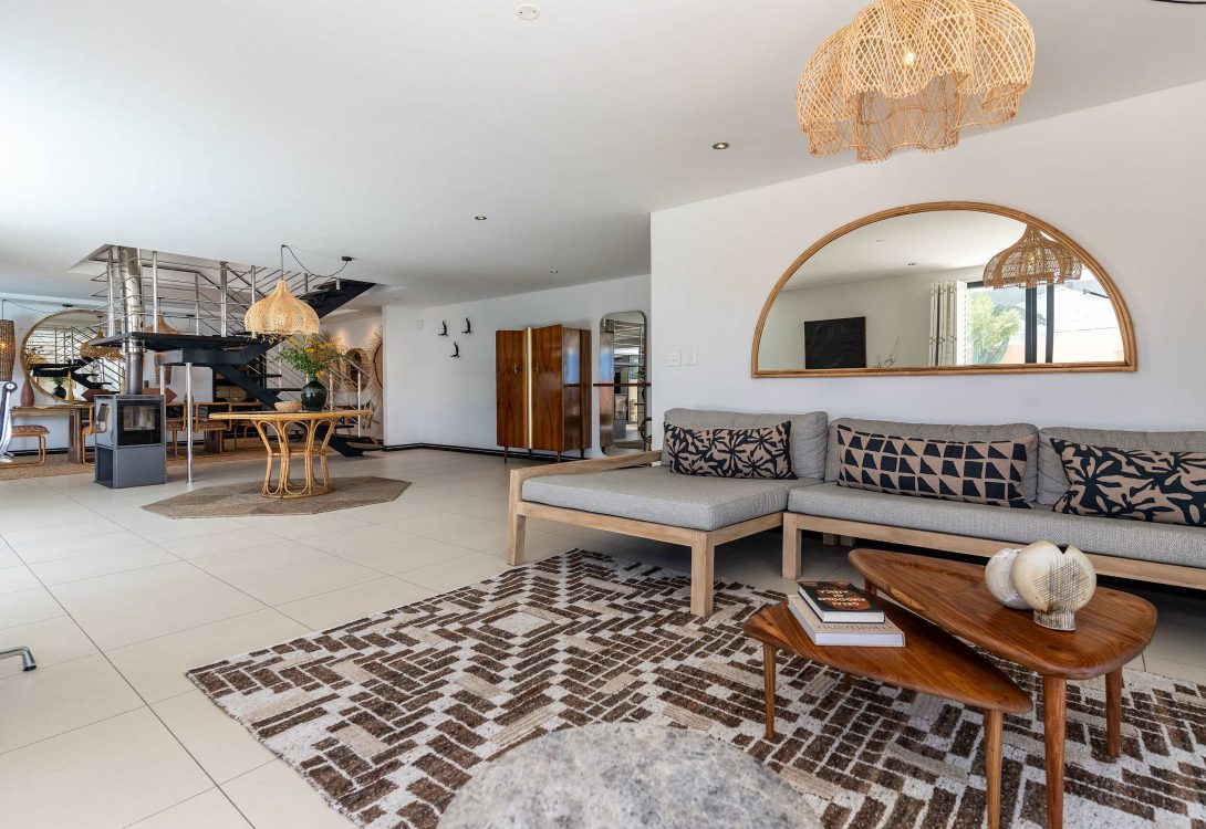 Cape-House-Camps-Bay-Sleeps-10-Pool-Views-BBQ-22-1090×750