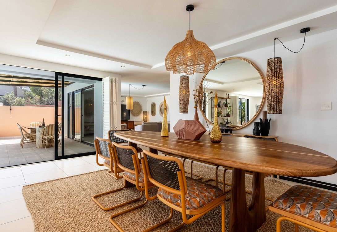 Cape-House-Camps-Bay-Sleeps-10-Pool-Views-BBQ-26-1090×750