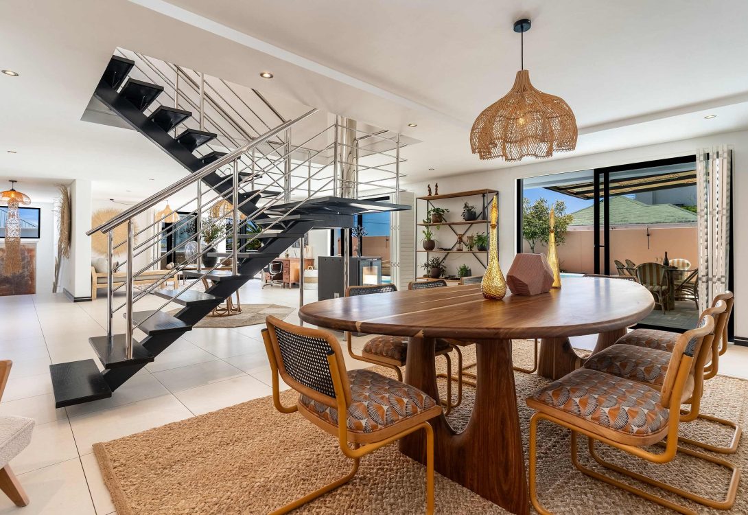 Cape-House-Camps-Bay-Sleeps-10-Pool-Views-BBQ-29-1090×750