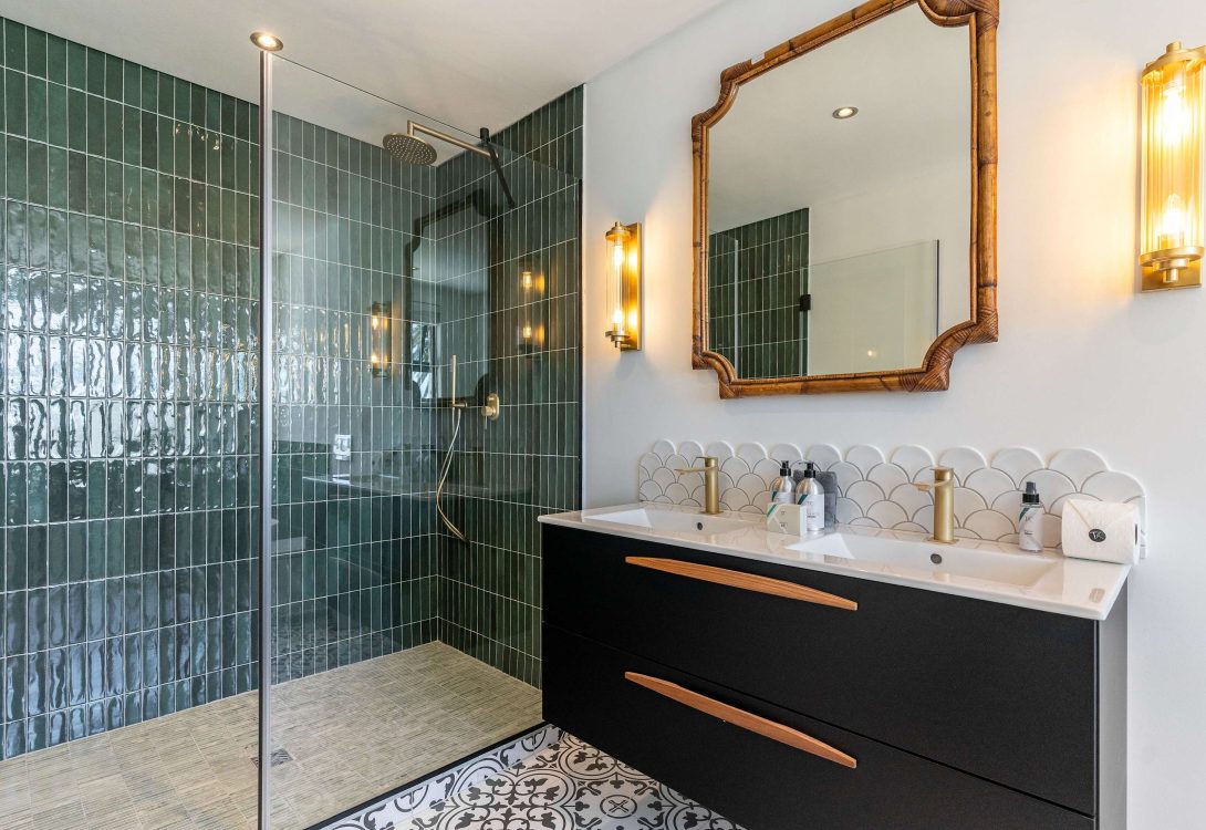 Cape-House-Camps-Bay-Sleeps-10-Pool-Views-BBQ-35-1090×750