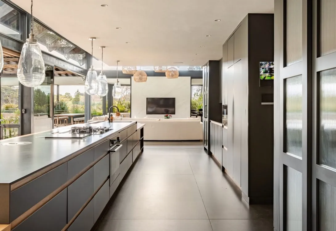 Contemporary-Luxury-Villa-in-Constantia-Number-44-19-1090×750