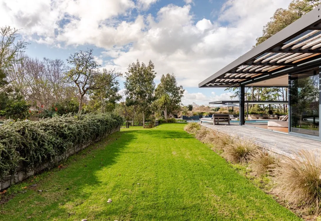 Contemporary-Luxury-Villa-in-Constantia-Number-44-69-1090×750