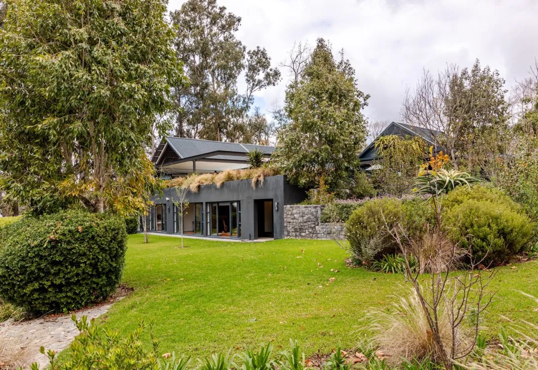 Contemporary-Luxury-Villa-in-Constantia-Number-44-71-1090×750