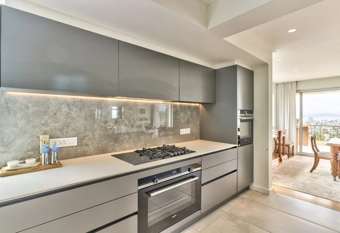 De-Wet-Rd-Villa-Bantry-Bay-La-Luna-1-1090×750