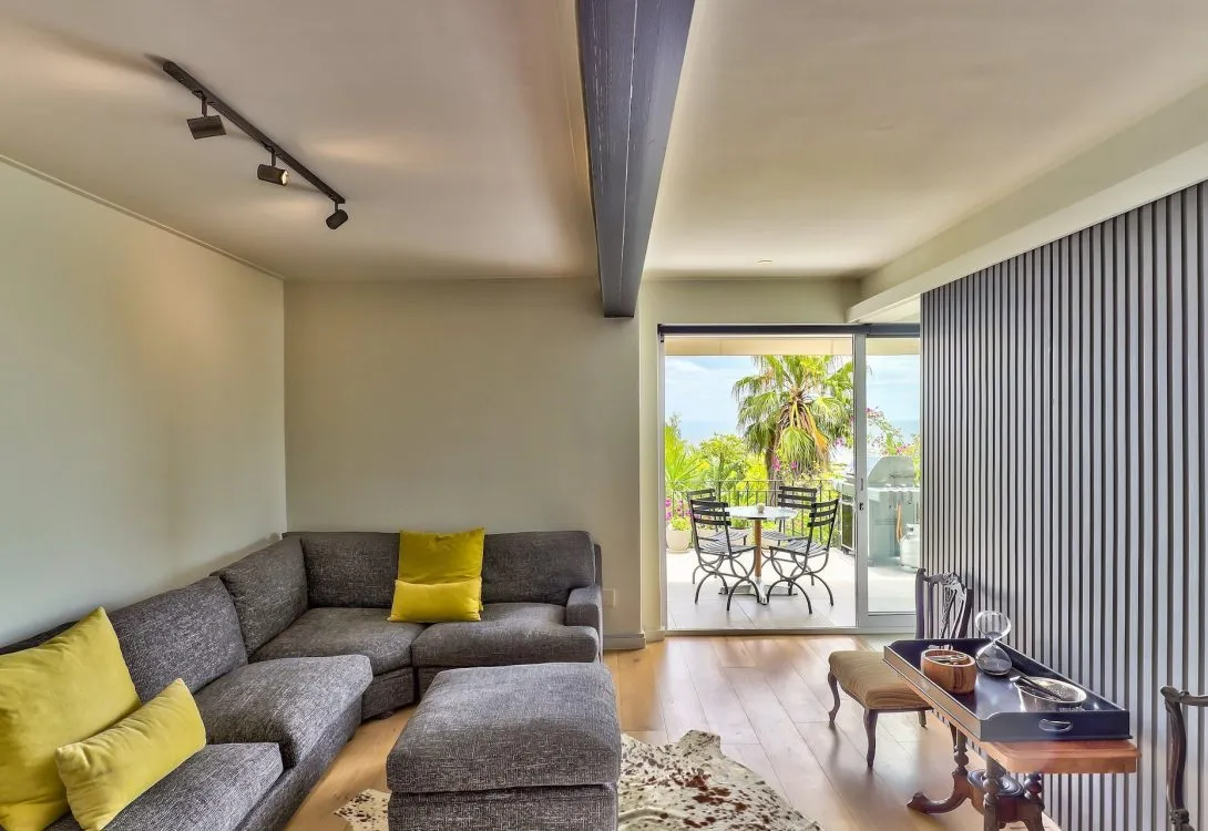 De-Wet-Rd-Villa-Bantry-Bay-La-Luna-30-1090×750