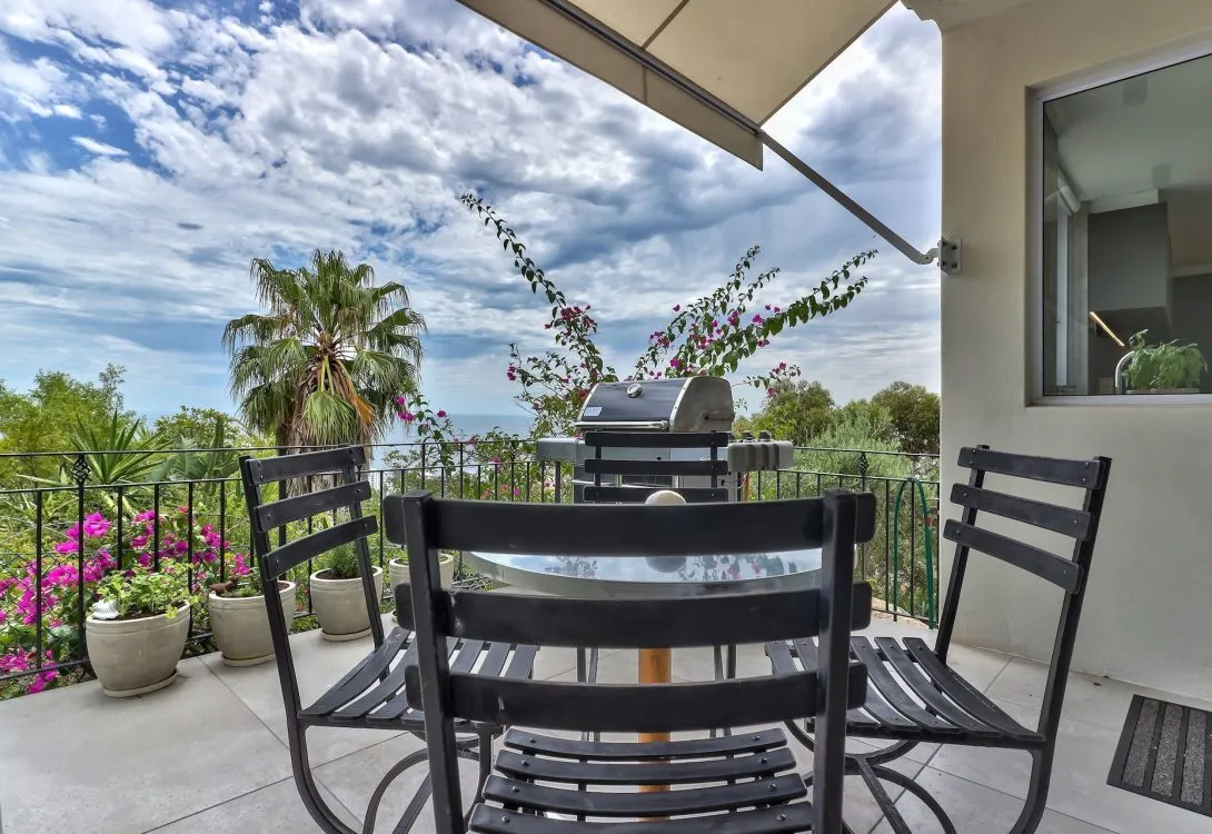 De-Wet-Rd-Villa-Bantry-Bay-La-Luna-32-1090×750