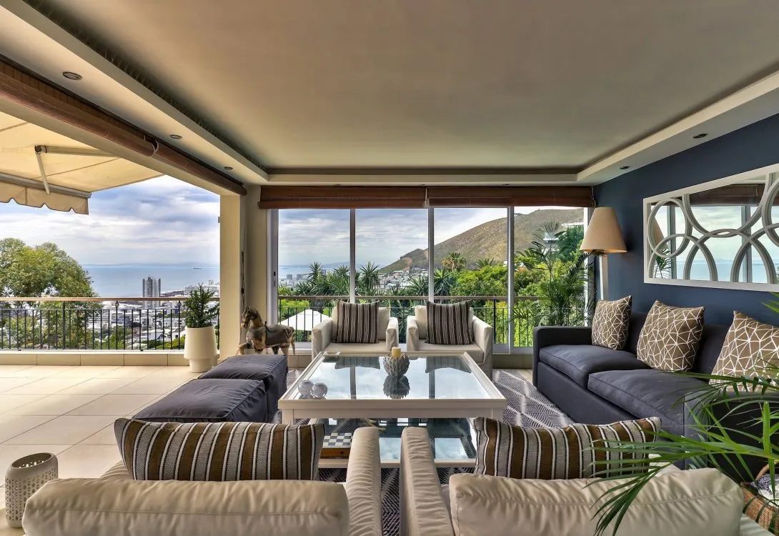 De-Wet-Rd-Villa-Bantry-Bay-La-Luna-35-1090×750