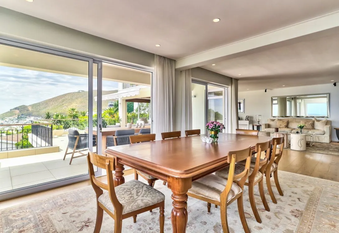 De-Wet-Rd-Villa-Bantry-Bay-La-Luna-36-1090×750