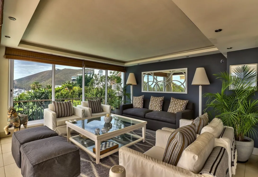 De-Wet-Rd-Villa-Bantry-Bay-La-Luna-37-1090×750