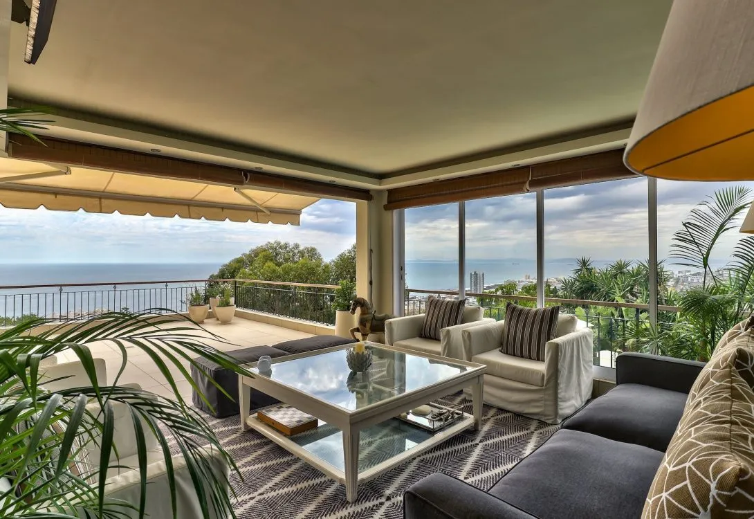 De-Wet-Rd-Villa-Bantry-Bay-La-Luna-39-1090×750