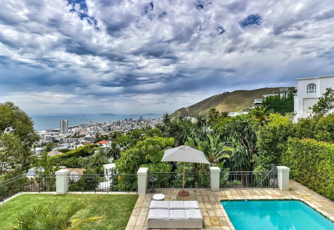 De-Wet-Rd-Villa-Bantry-Bay-La-Luna-48-1090×750