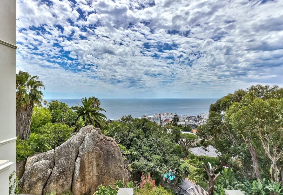 De-Wet-Rd-Villa-Bantry-Bay-La-Luna-49-1090×750