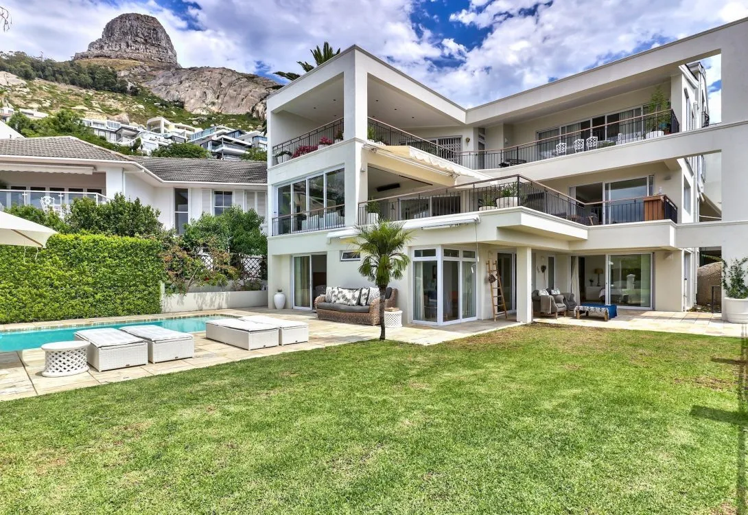 De-Wet-Rd-Villa-Bantry-Bay-La-Luna-51-1090×750