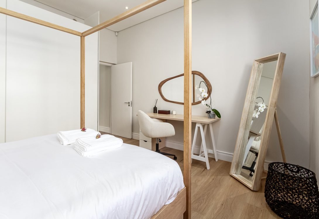 Elegant-Sea-Point-Oasis-with-Heated-Pool-17-1090×750