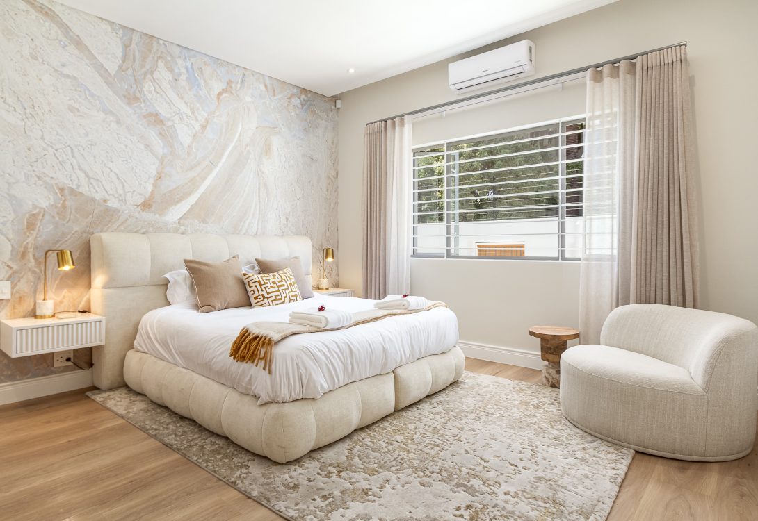 Elegant-Sea-Point-Oasis-with-Heated-Pool-21-1090×750