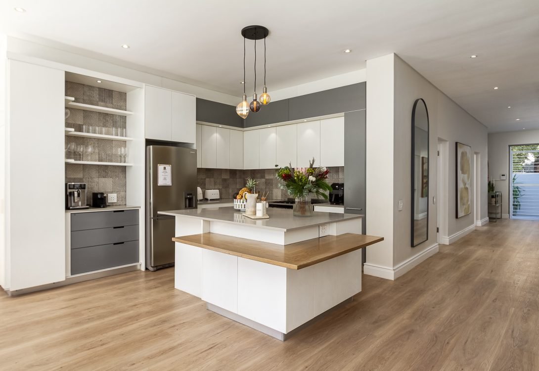 Elegant-Sea-Point-Oasis-with-Heated-Pool-25-1090×750