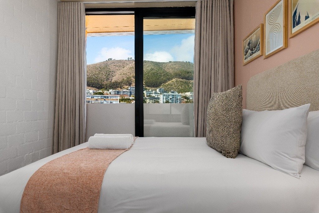 Eleve-602-Sea-Point-Apt-Views-Pool-Gym-18