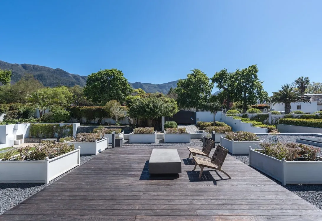 Harmony-Point-Tranquil-Villa-with-an-Eastern-Touch-21-1090×750