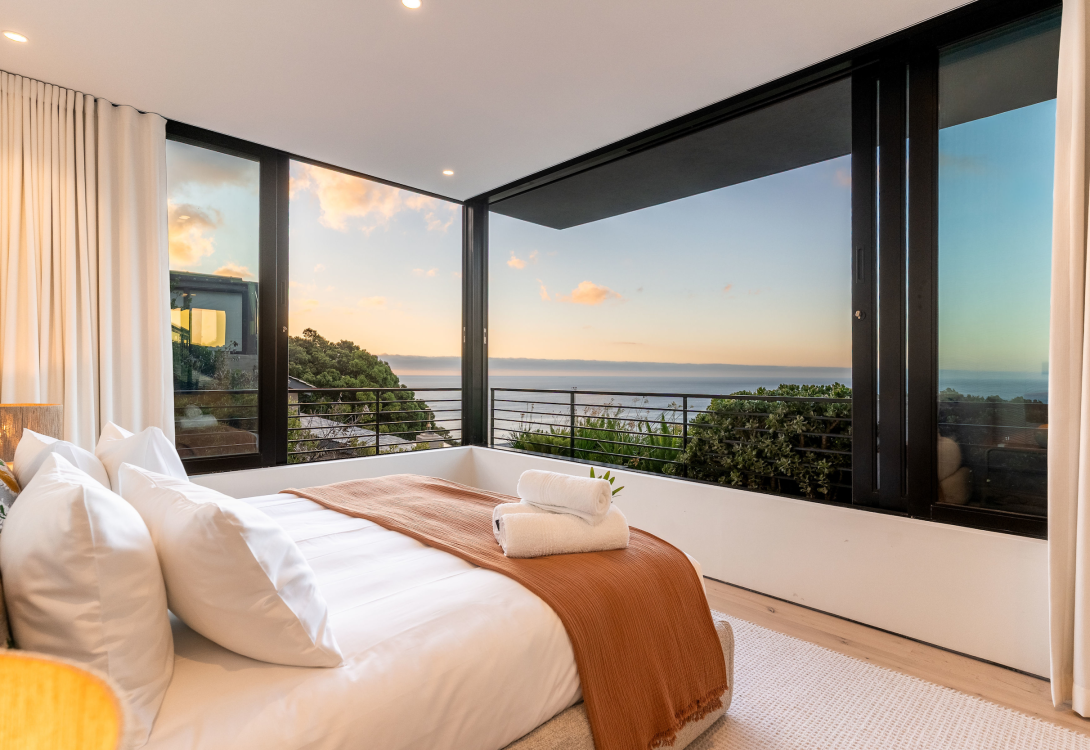 Hill-House-Heated-Infinity-Pool-Kids-Paradise-Llandudno-10-1090×750