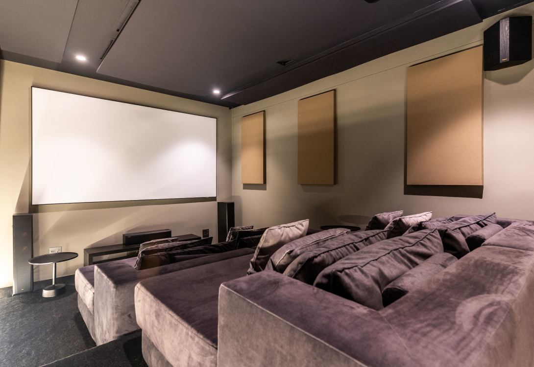 Hill-House-Heated-Infinity-Pool-Kids-Paradise-Llandudno-12-1090×750