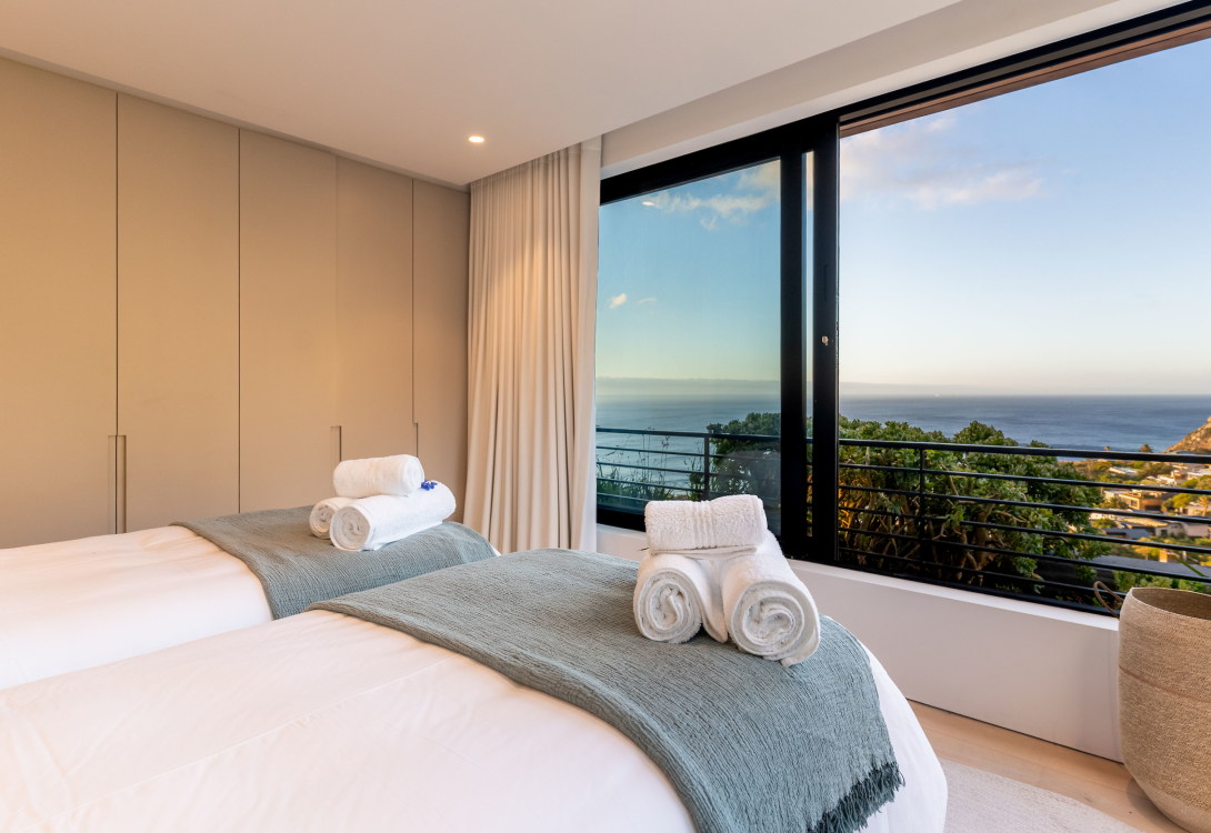 Hill-House-Heated-Infinity-Pool-Kids-Paradise-Llandudno-2-1090×750