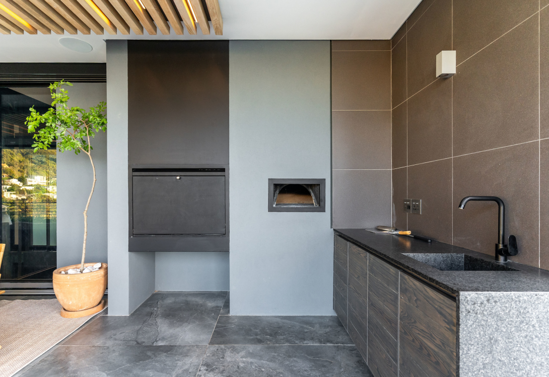 Hill-House-Heated-Infinity-Pool-Kids-Paradise-Llandudno-26-1090×750