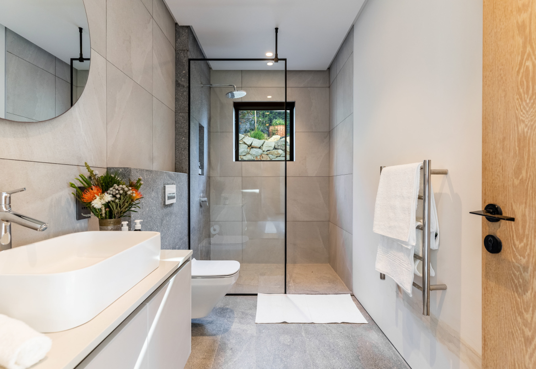 Hill-House-Heated-Infinity-Pool-Kids-Paradise-Llandudno-3-1090×750