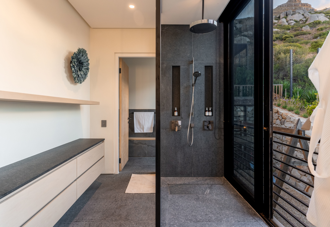 Hill-House-Heated-Infinity-Pool-Kids-Paradise-Llandudno-7-1090×750