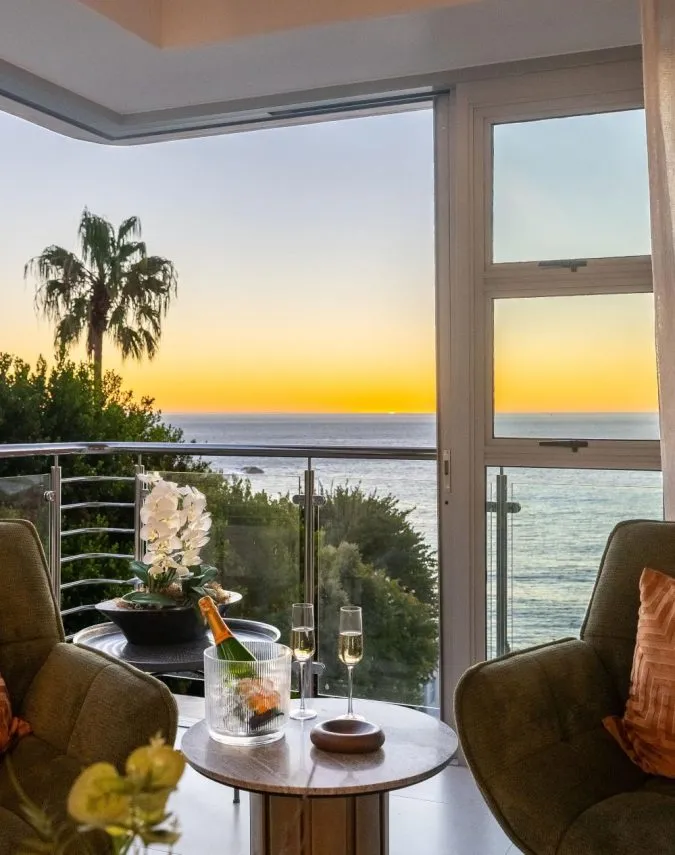 Lisburn-Uno-on-Clifton-Lux-Apt-with-ocean-views-36-675×855