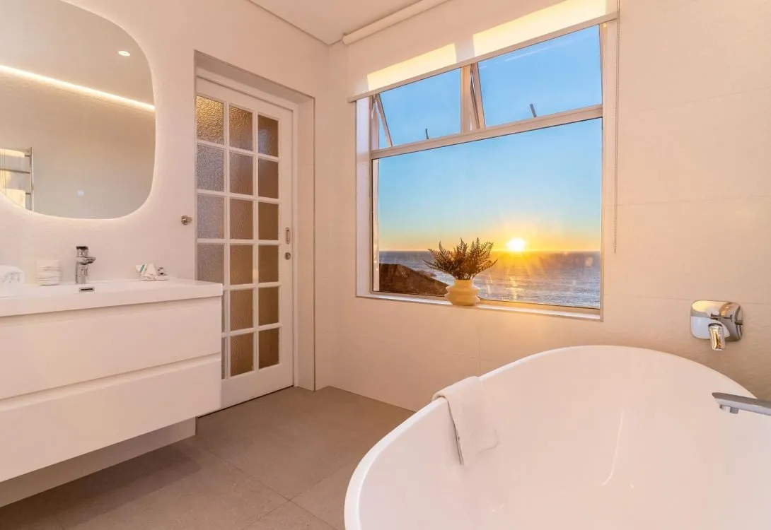 Lisburn-on-Clifton-Villa-Ocean-Views-Sleeps-15-0-1090×750