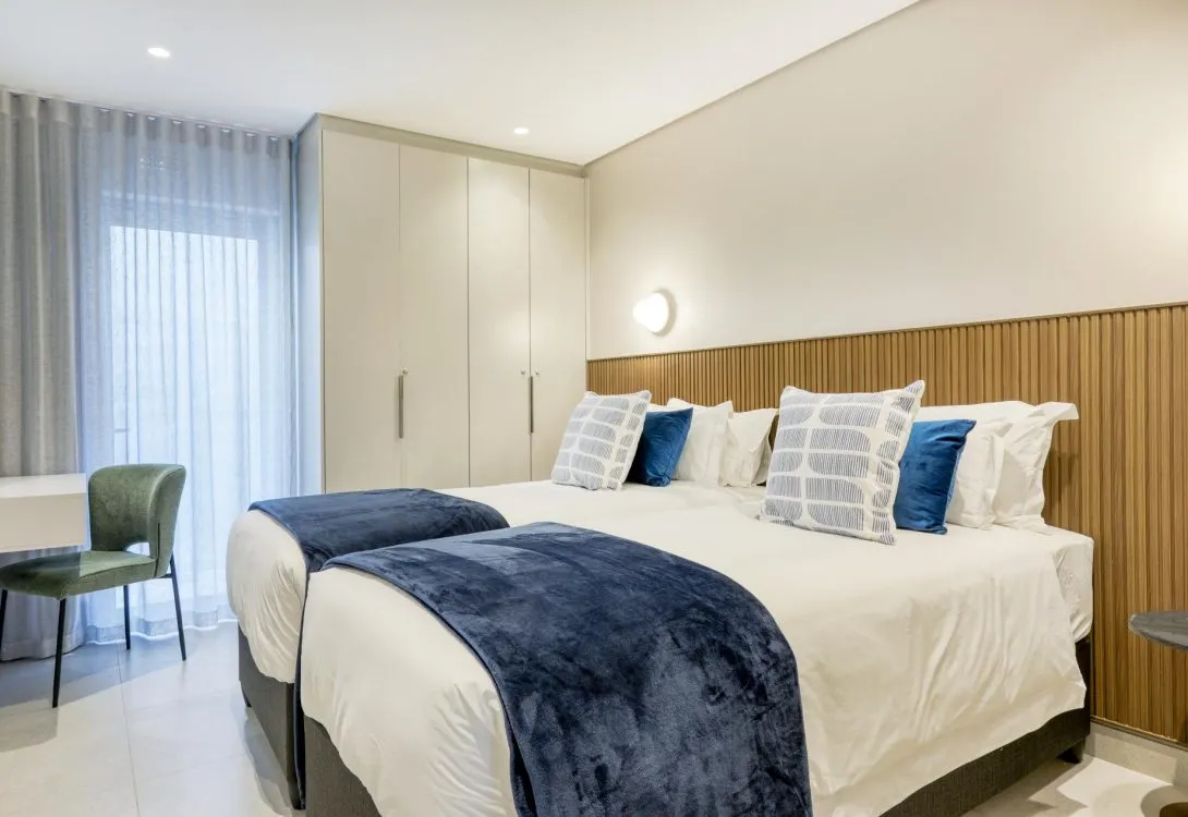 Lisburn-on-Clifton-Villa-Ocean-Views-Sleeps-15-20-1090×750