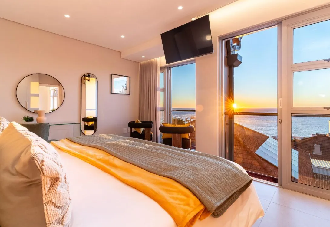 Lisburn-on-Clifton-Villa-Ocean-Views-Sleeps-15-29-1090×750