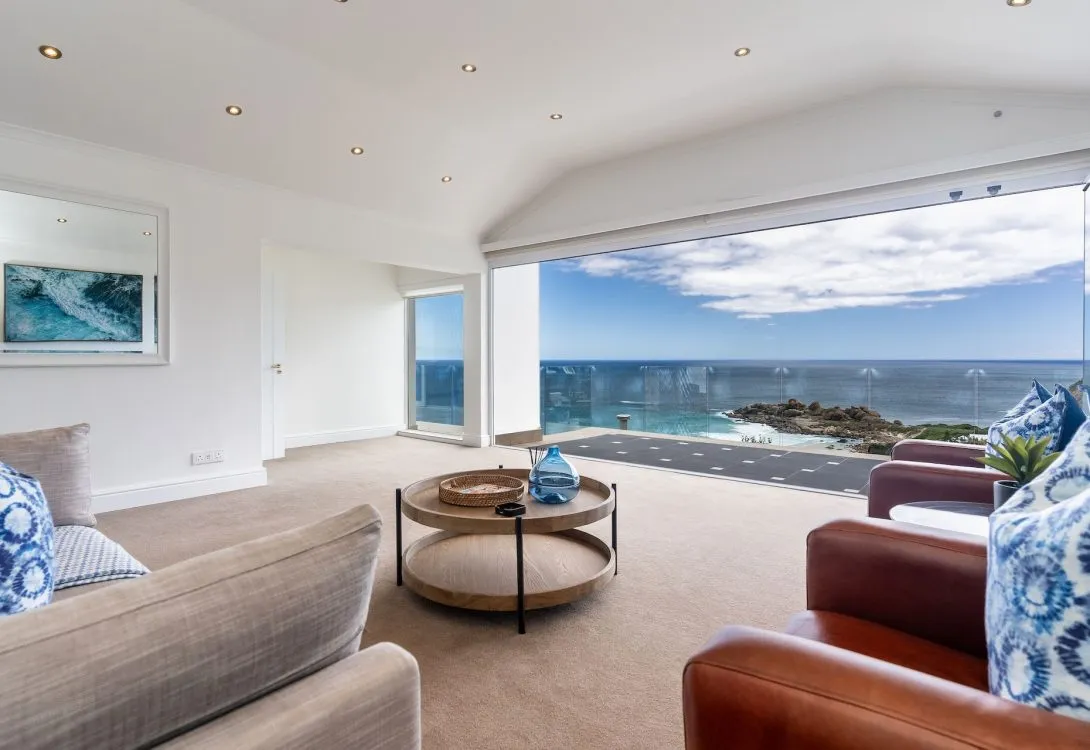 Llandudno-Oasis-11-Fishermans-Bend-Villa-8-1090×750