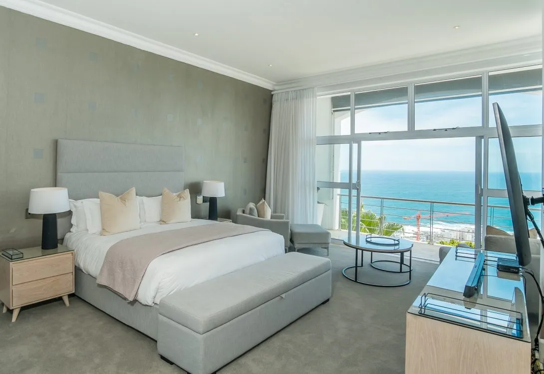 Ocean-View-Elegance-Majestic-villa-in-Bantry-Bay-10-1090×750