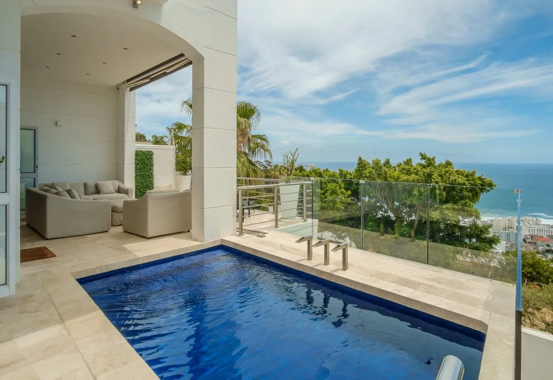 Ocean-View-Elegance-Majestic-villa-in-Bantry-Bay-32-1090×750