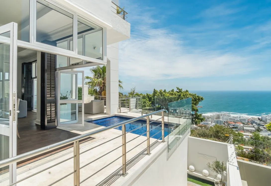 Ocean-View-Elegance-Majestic-villa-in-Bantry-Bay-38-1090×750