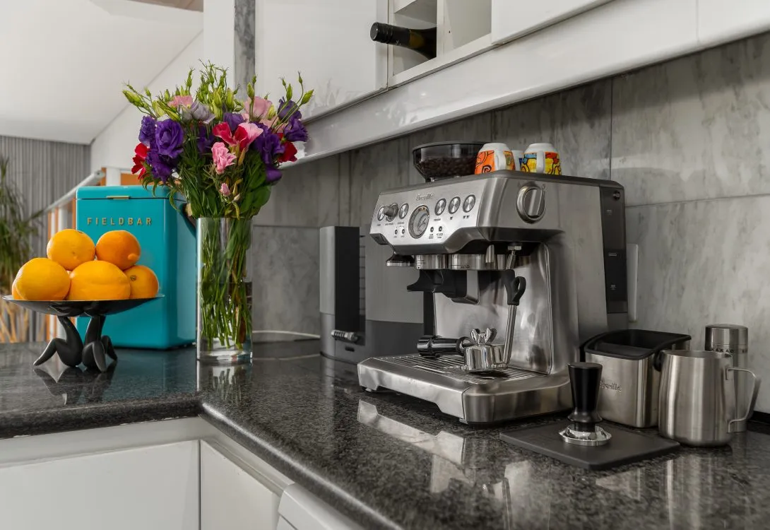 Private-Clifton-Escape-Pool-Jacuzzi-Butler-11-1090×750