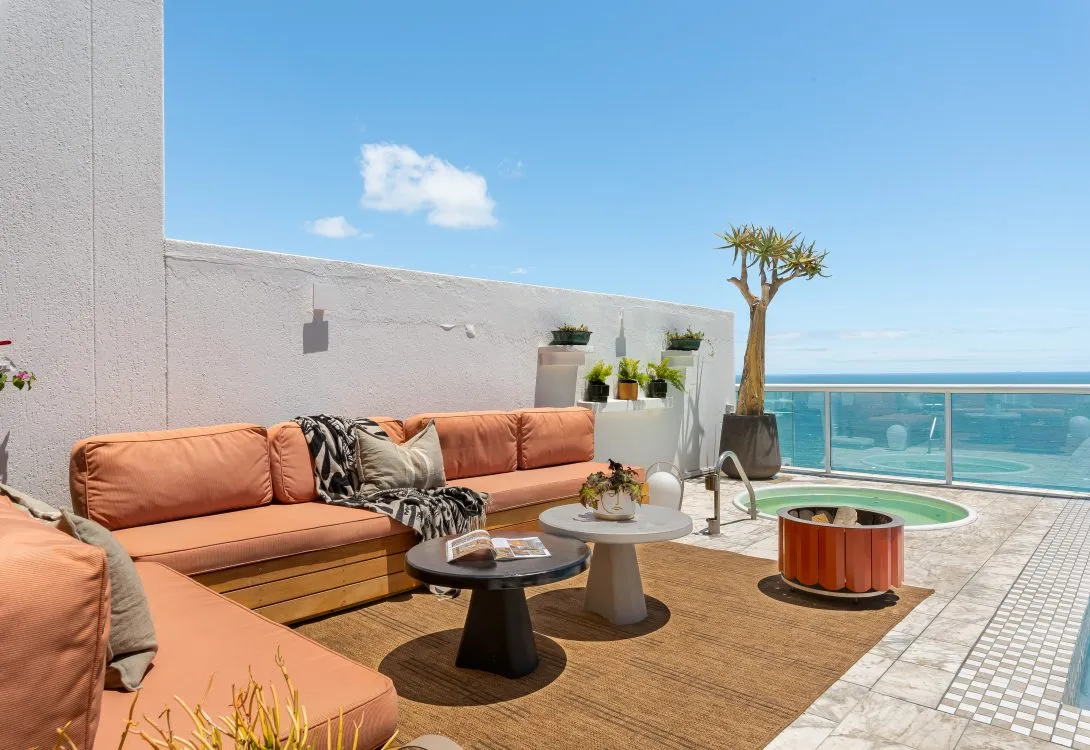 Private-Clifton-Escape-Pool-Jacuzzi-Butler-19-1090×750