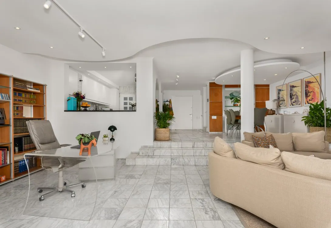 Private-Clifton-Escape-Pool-Jacuzzi-Butler-30-1090×750