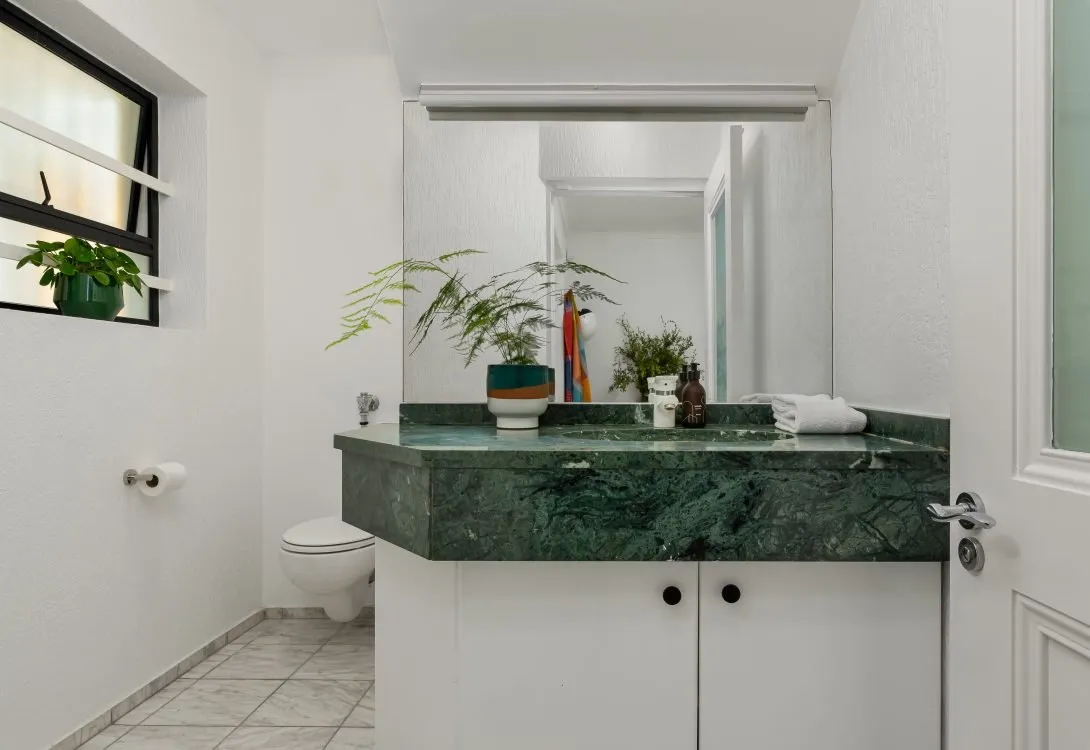 Private-Clifton-Escape-Pool-Jacuzzi-Butler-4-1090×750