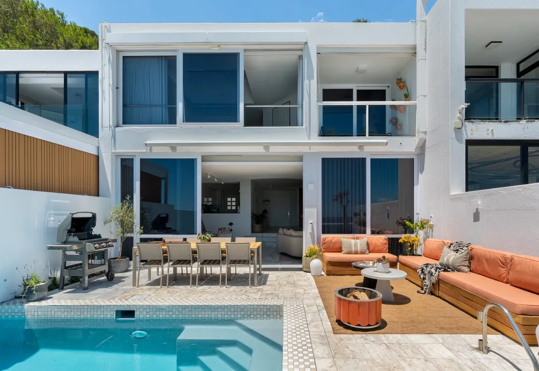 Private-Clifton-Escape-Pool-Jacuzzi-Butler-41-1090×750